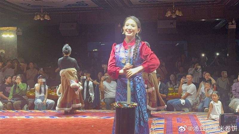 容中美麗又優雅的姿態讓她一炮而紅
