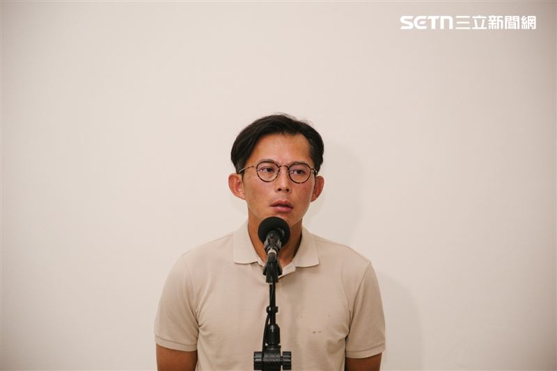 黄国昌与金泰亨对照图