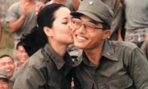 鄧麗君1981年小金門勞軍合照講述