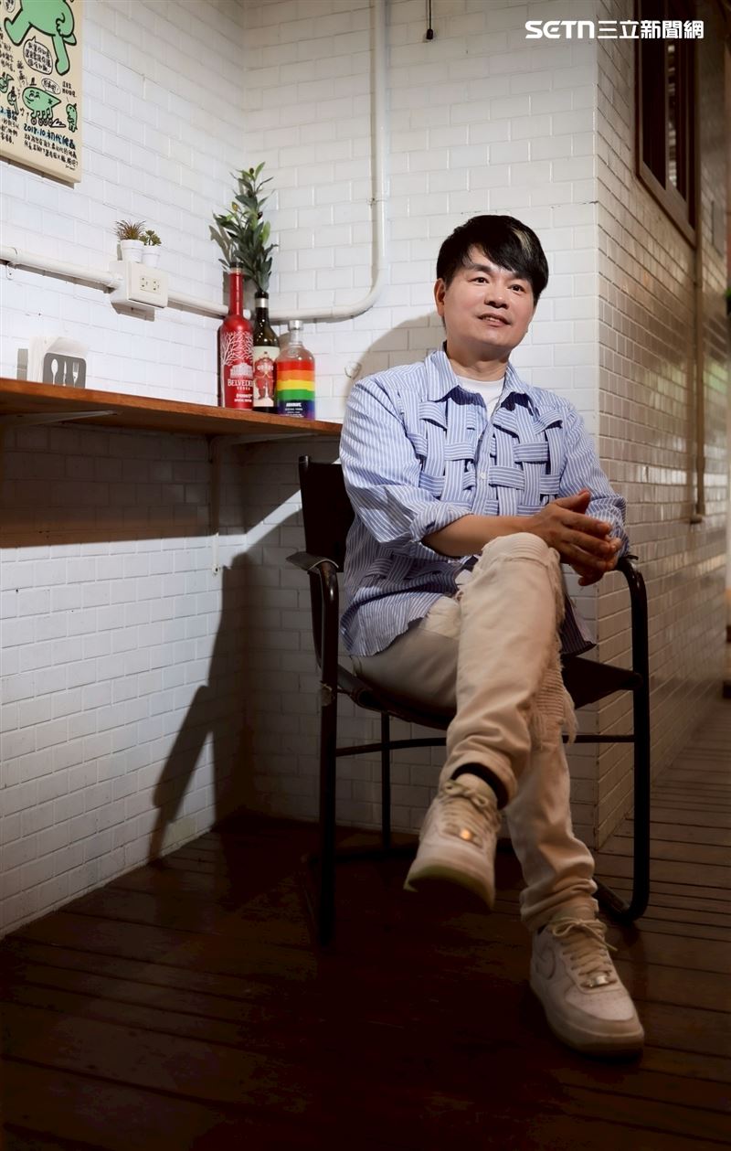 记者采访现场照片