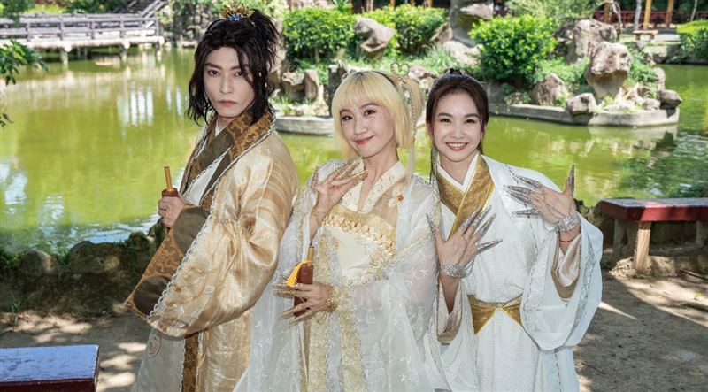 三人合作演出照片