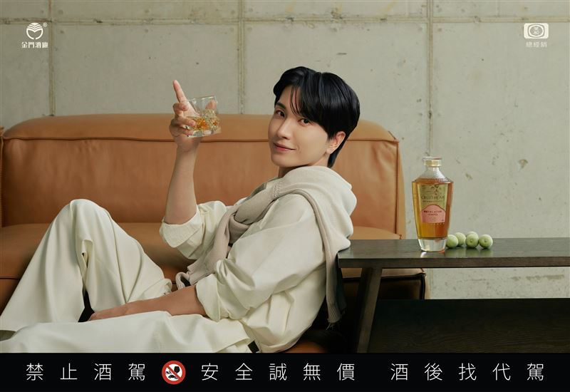 利特接下金門高粱代言的照片