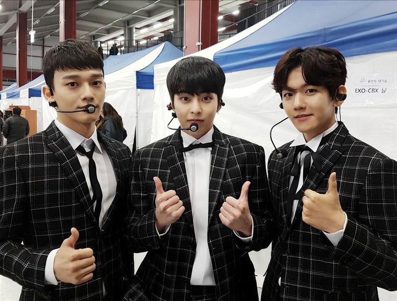 EXO-CBX成員合影2