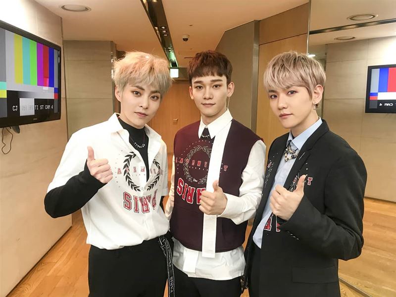 EXO-CBX成員合影1