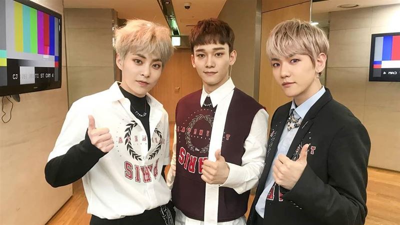 EXO-CBX合影