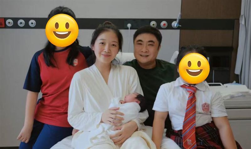 喬杉一家五口同框
