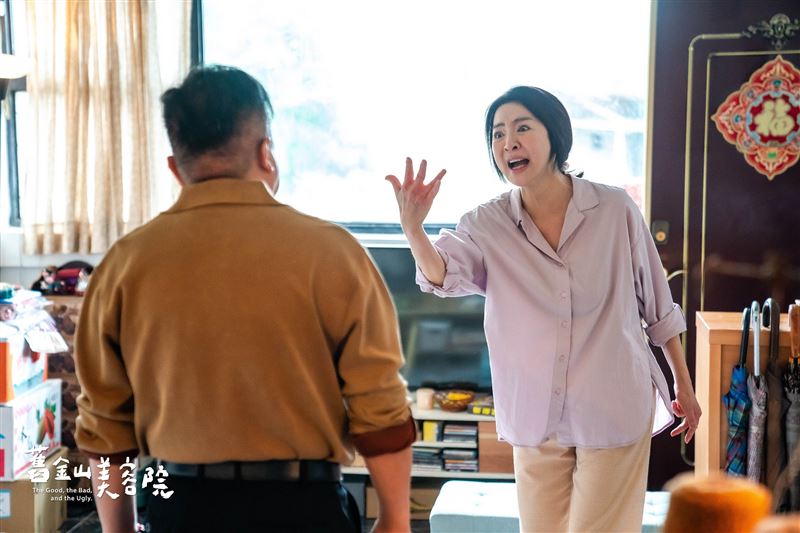 李芳雯對於離家出走的董至成感到委屈與氣憤