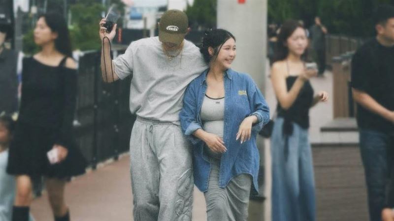 紀曦晨與陳奕同框旅遊