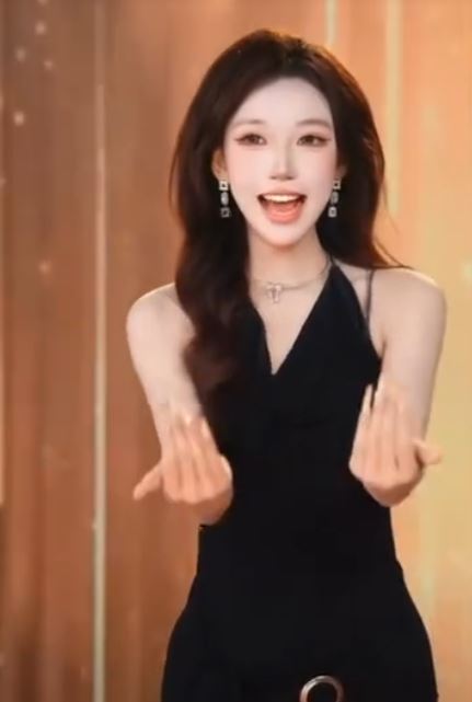 楓葉姐姐憑藉絕美外貌成功爆紅
