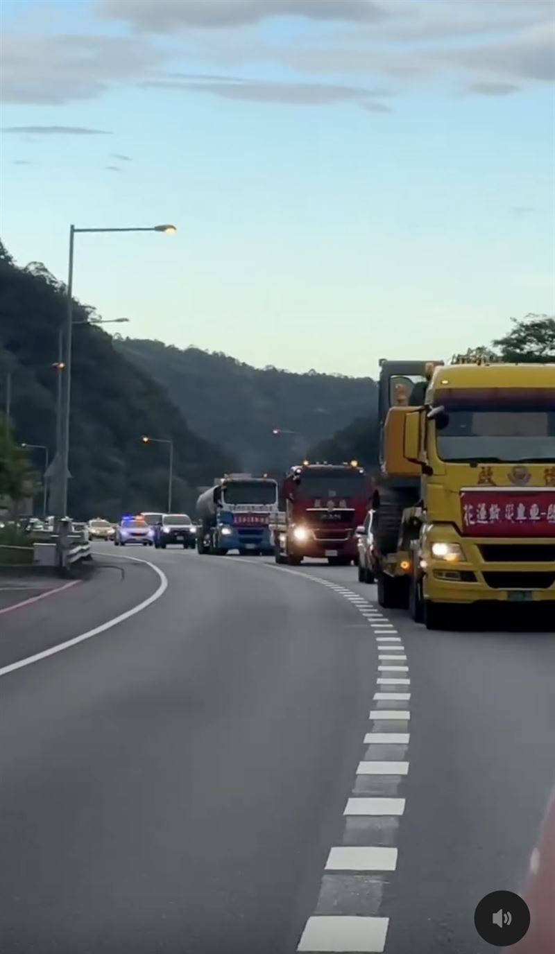 信宏起重出動水車