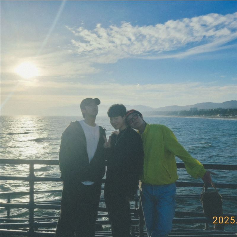 Jimin與RM、j-hope合照