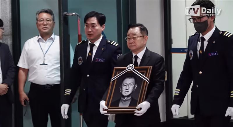 路祭與名人致悼畫面