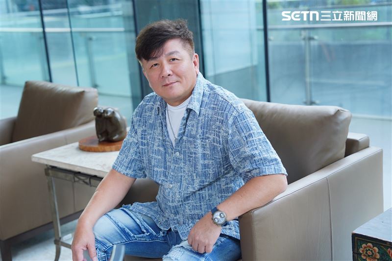 劉家榮曾經負債兩千萬，重回家業豬肉攤賣肉。