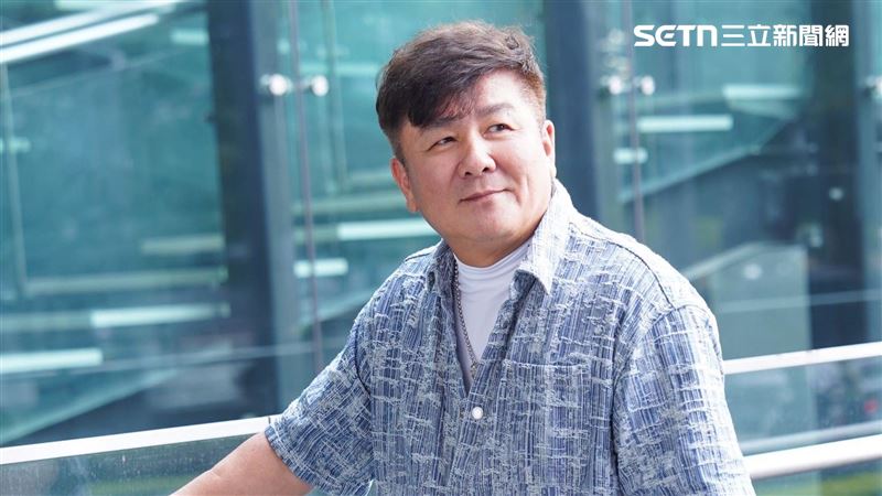 劉家榮曾經負債兩千萬，重回家業豬肉攤賣肉。
