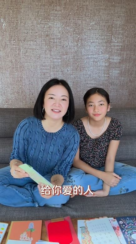 温馨母女互动