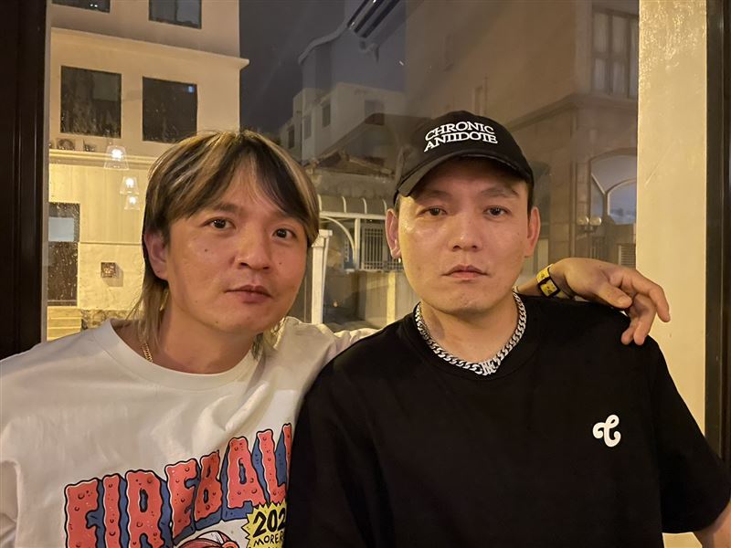 滅火器与玖壹壹合照在澎湖