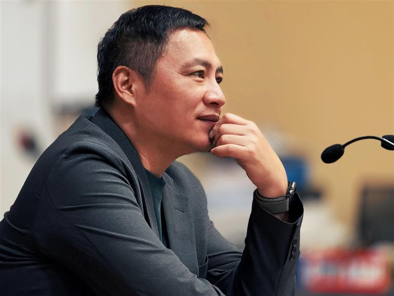 王丹在脸书发文
