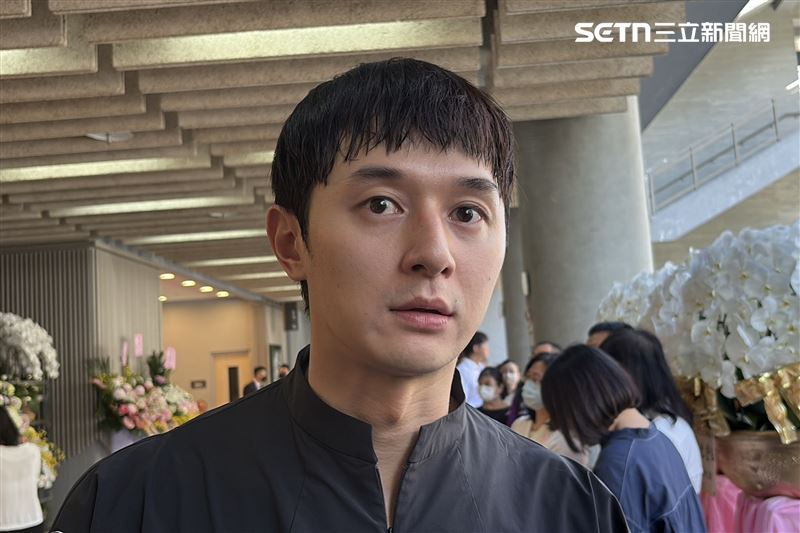 張軒睿到場送阿公林義雄照片