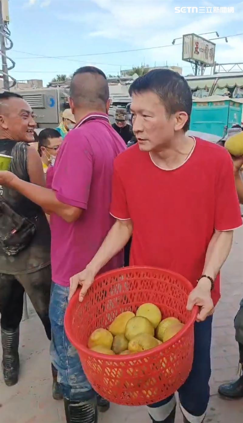秦楊帶領團隊現身花蓮光復災區