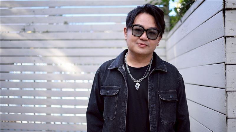蘇震洋新專輯封面與舞台照