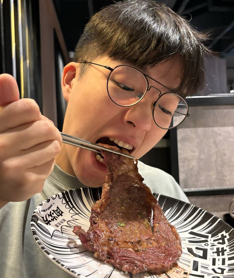 吃貨豪豪耳機撈取畫面