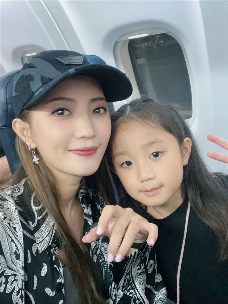 黃美珍現場為參賽小朋友打氣