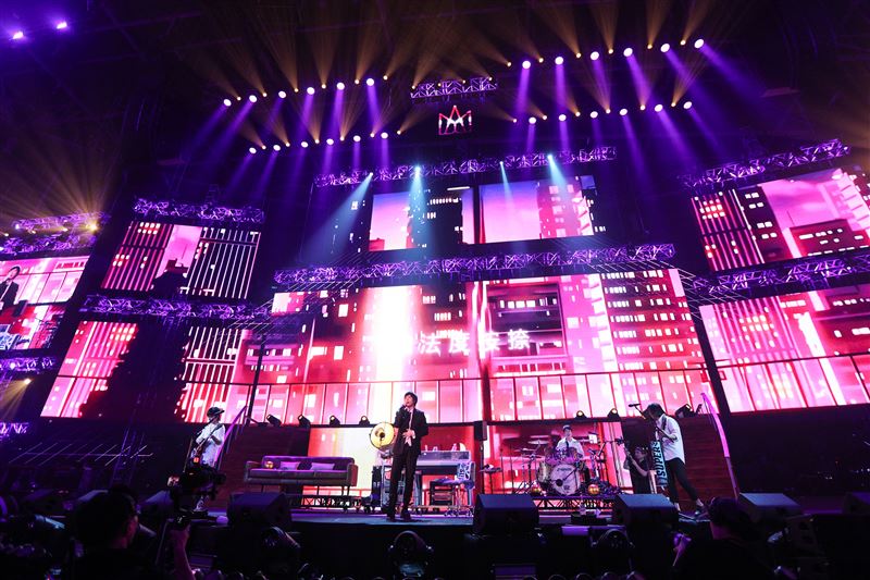 五月天溫暖獻唱花蓮光復災民