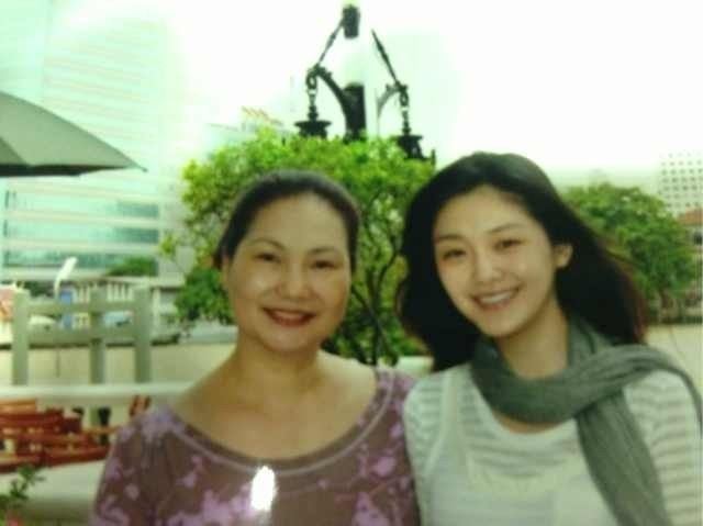 S媽(左)與大S(右)感情相當好