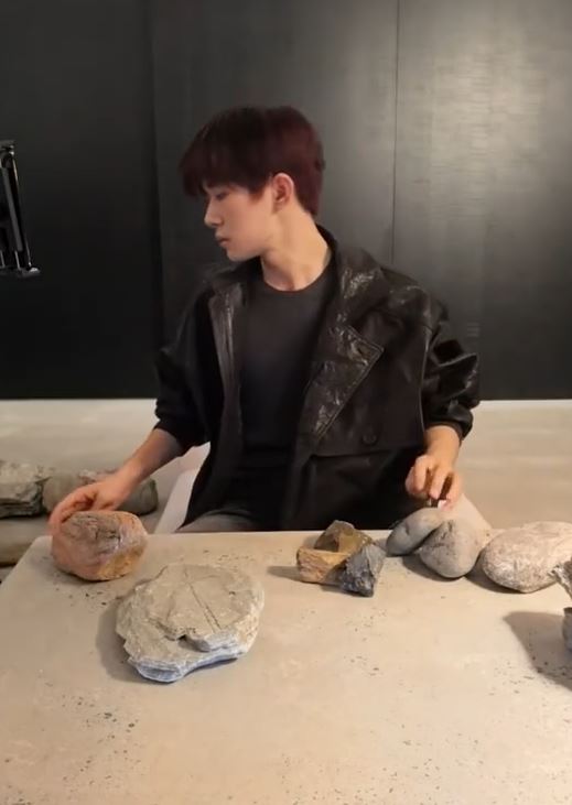 易烊千璽直播堆石頭截图1