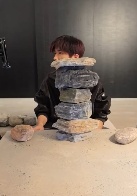易烊千璽直播堆石頭截图2