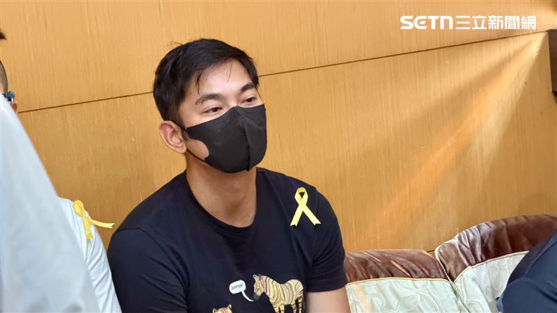 第一首隱形的翅膀無詞感動全場