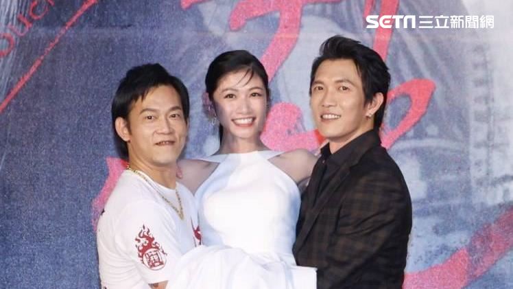 顏正國相關照片