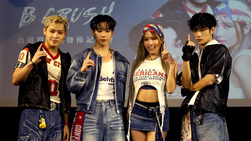 B CRUSH出道記者會現場合照