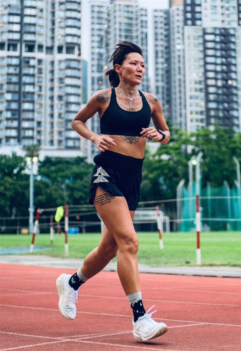 盧巧音與跑步夫妻形象