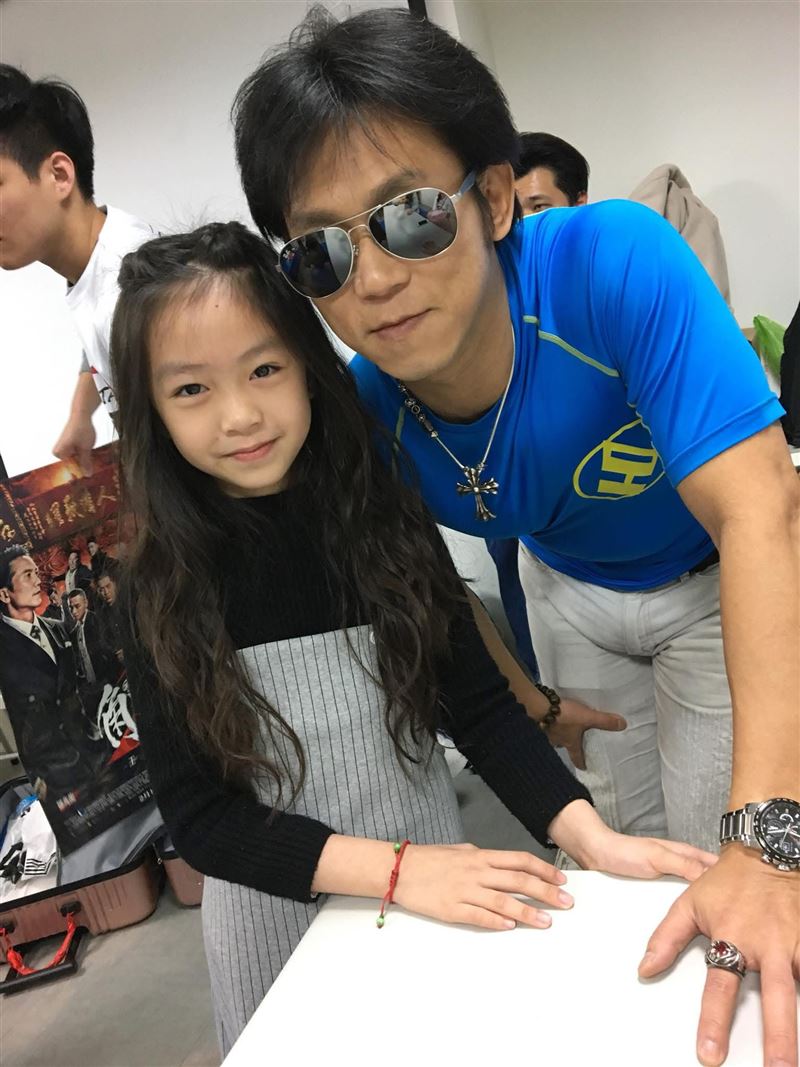 顏正國與賴嬌嬌合影