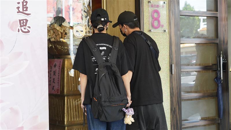 顏正國靈堂全景