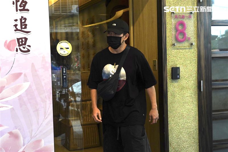 黃尚禾稍早離去