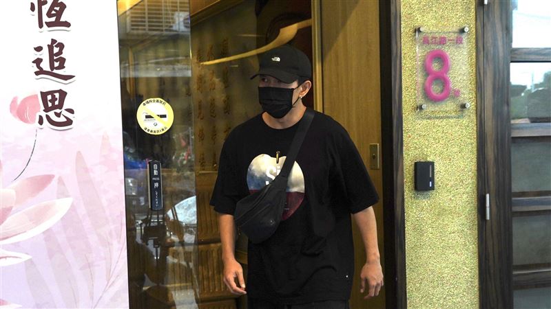 顏正國遺照與靈堂