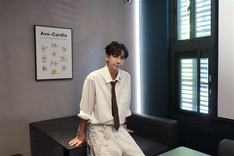 詹仕偉與香氛品牌合作照