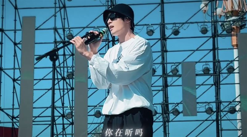 居來提新歌MV截圖