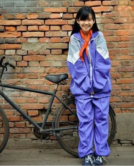宋伊人被誉为最美校服女神的早期写真