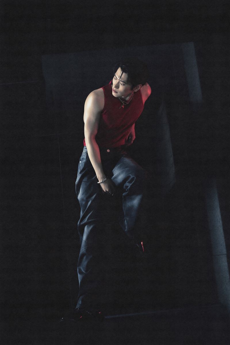 邱宇辰寫真書封面