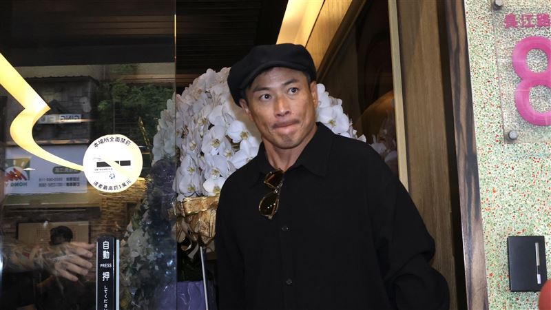 顏正國靈堂畫面