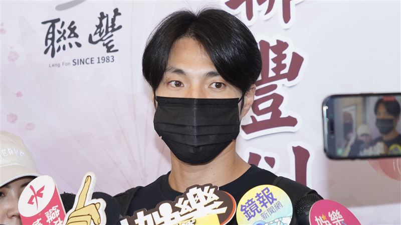 顏正國靈堂現場與紀念場景