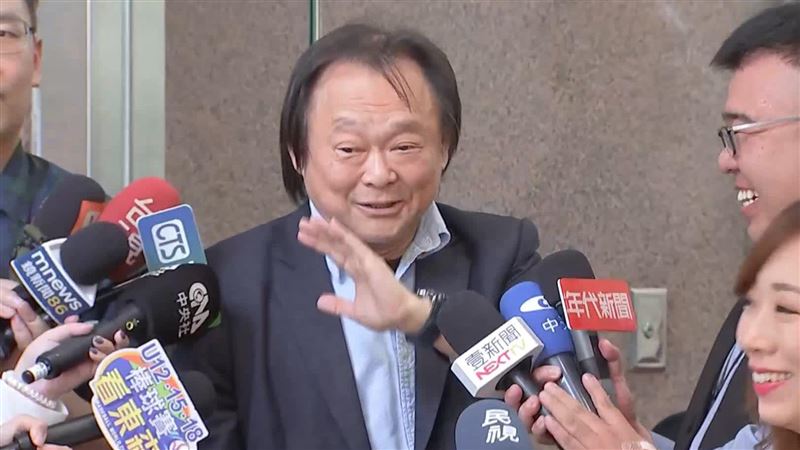 王世堅在質詢現場的照片