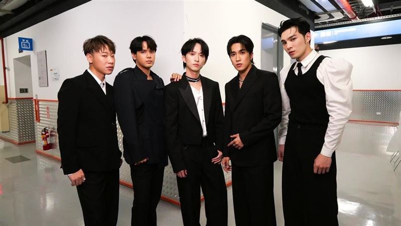 五堅情官方臉書合照(圖/翻攝自五堅情official 臉書)