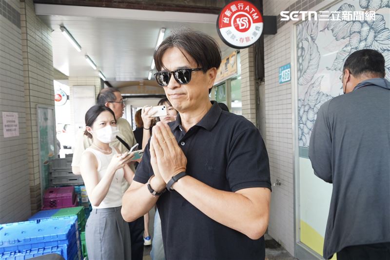 李興文低調現身