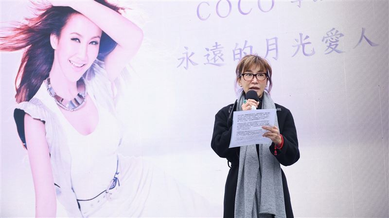 李玟二姐Nancy致詞。