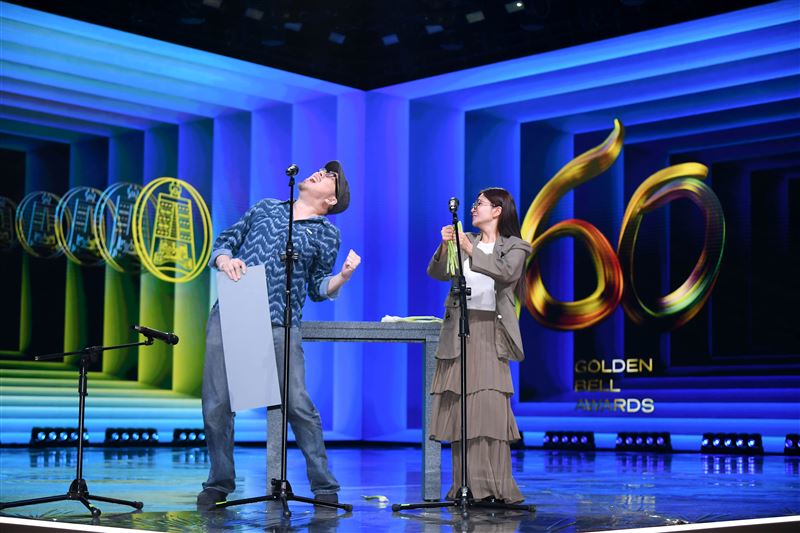 吳怡霈以芹菜模擬骨折聲