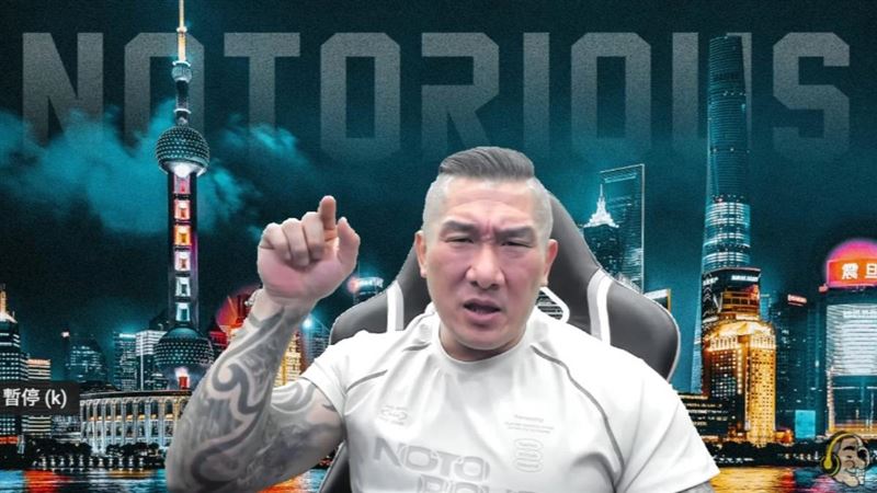 館長反擊余天(圖/翻攝自Youtube)